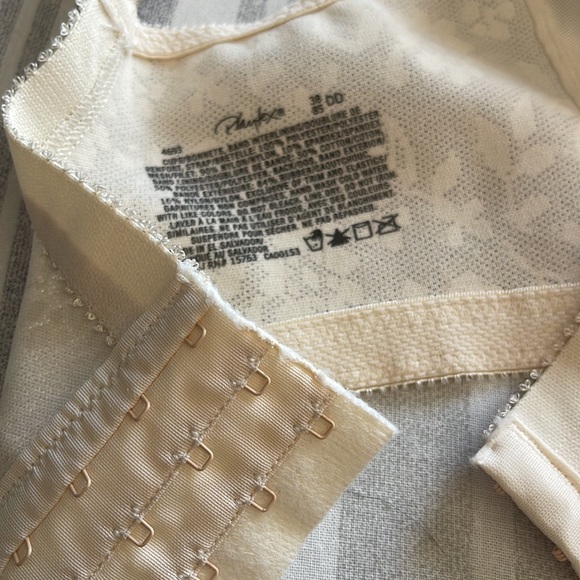 LIKE NEW PLAYTEX 18 Hr bra. Style #4693. Size 38DD. Ivory. EXCELLENT CONDITION - Picture 7 of 9